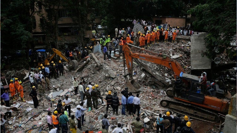 Ινδία: Τουλάχιστον 17 νεκροί από την κατάρρευση τετραώροφου κτηρίου